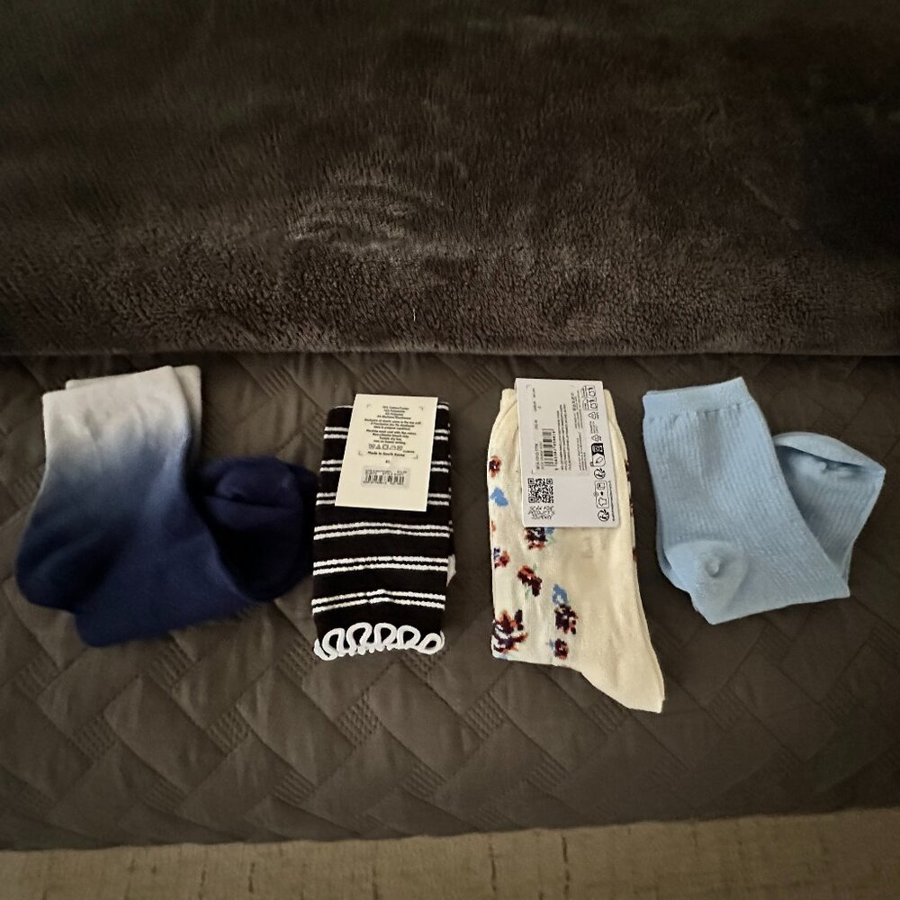 Bundle of FOUR Pairs of Springtime Socks - Madewell and Paul Smith - NWT - Picture 3 of 4